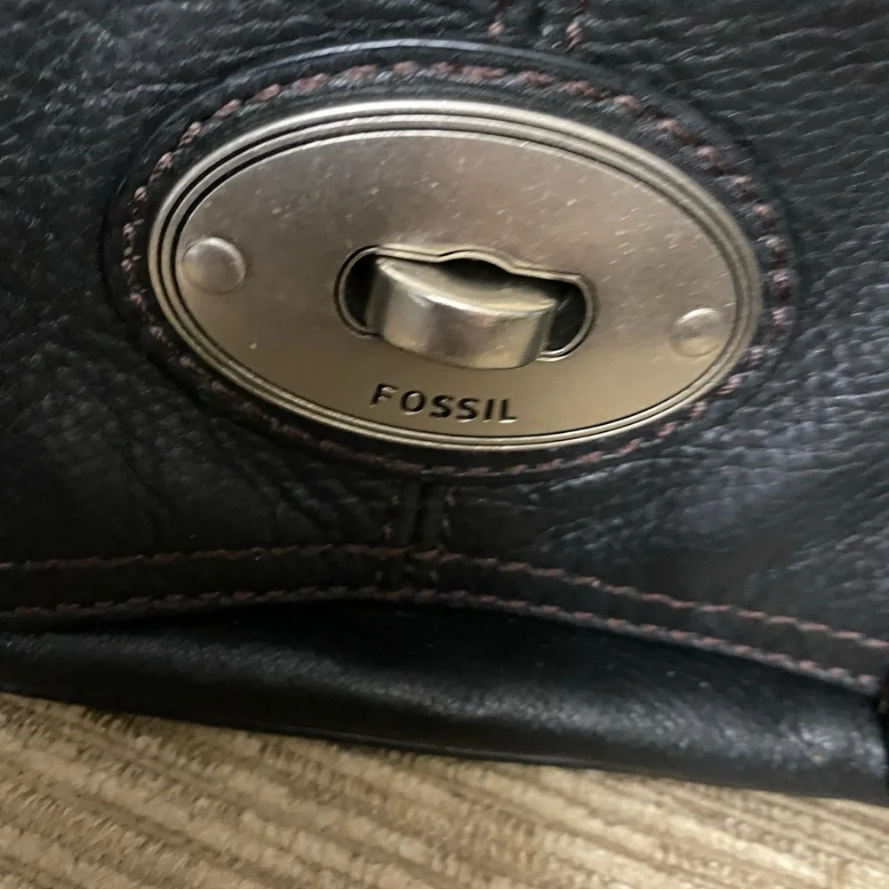 Fossil Maddox Black Leather Messenger Bag with Silver Hardware